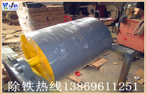 2.此碎钢悟空WUKONG(中国)永磁筒体机身通过特殊设计,不易堵塞材料,运行材料.通过半逆流类型.  　　3..有两种左右传输模式.  　　4.永磁体辊面橡胶采用直接硫化代替粘接,硫化层采用高耐磨橡胶,厚度4mm,用2-3年,粘接强度为3.5MPa.  　　5.场强,磁场深度,加工能力大  　　6.结构简单,容量大;操作简单,维护方便.